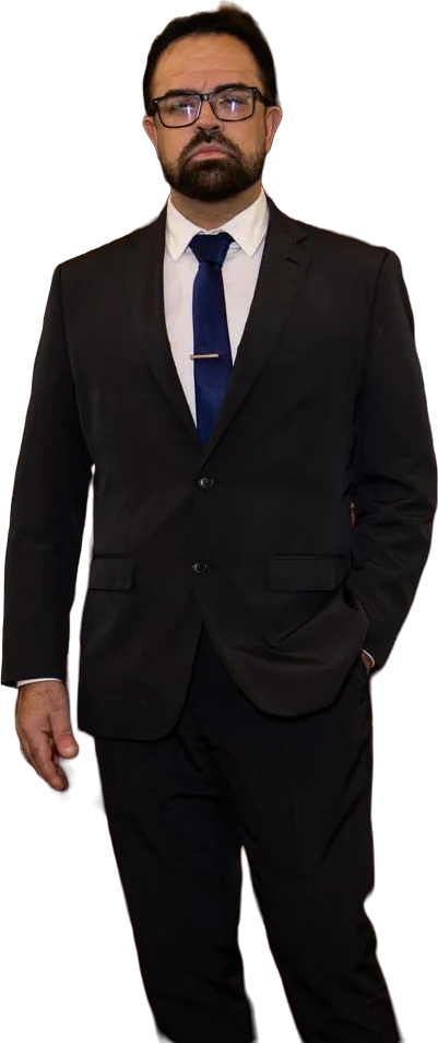 José Molinaro, de terno escuro e gravata azul